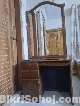Dressing table